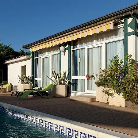 Hotel Greet Marseille Provence Aeroport 3*